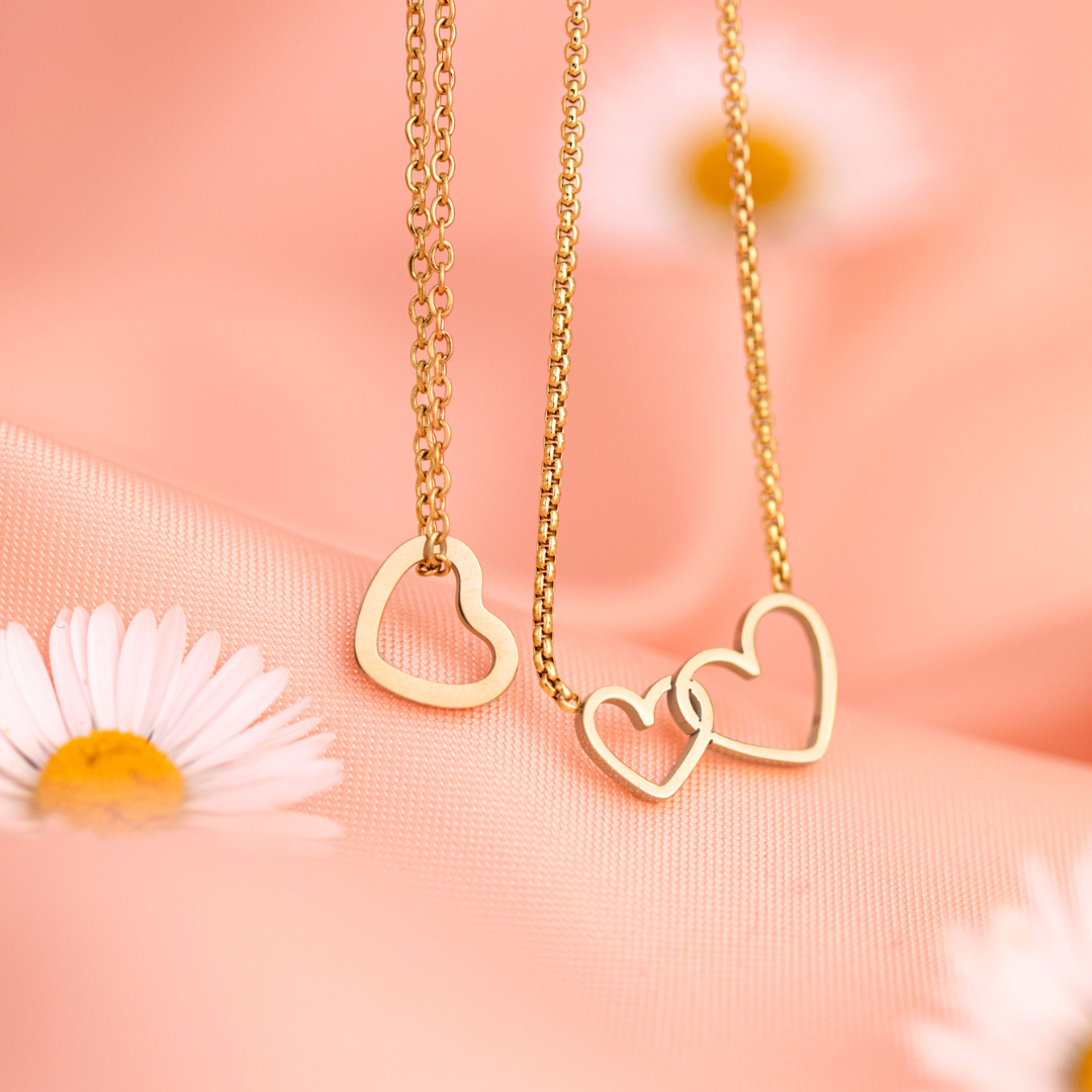 WHAT MAMA NEEDS Collana